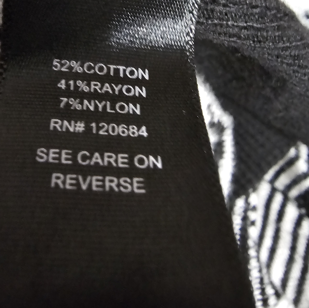 Torrid Black & White Skull Print Cardigan. - Picture 8 of 8